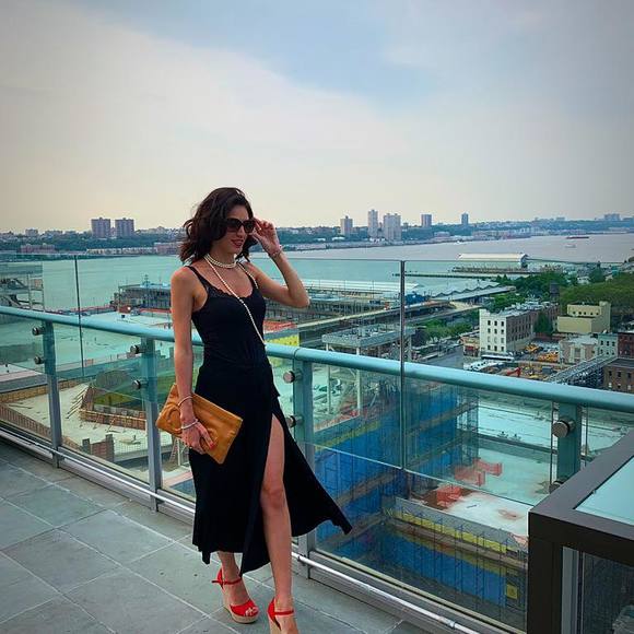 Meet your Posher, Claudia - Picture 1 of 1